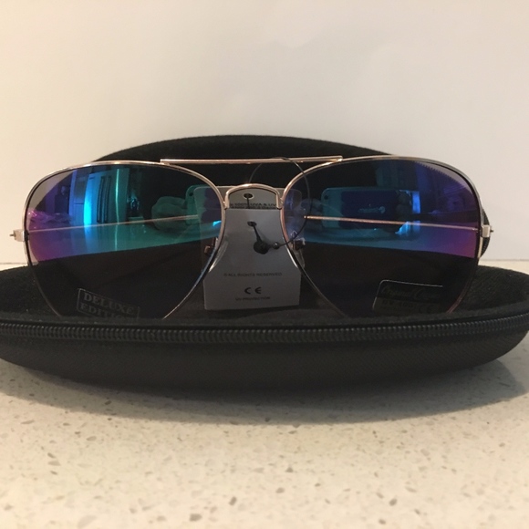 Mirrored Aviator Sunglasses w/ Case & Cloth - NWT - Picture 2 of 7